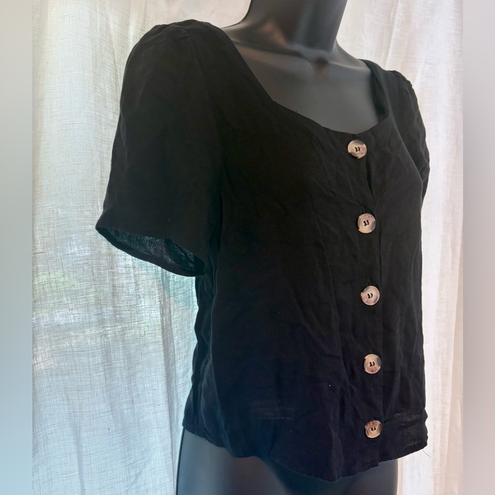 💥3/$30💥Black Ballet Button-Up Crop Top